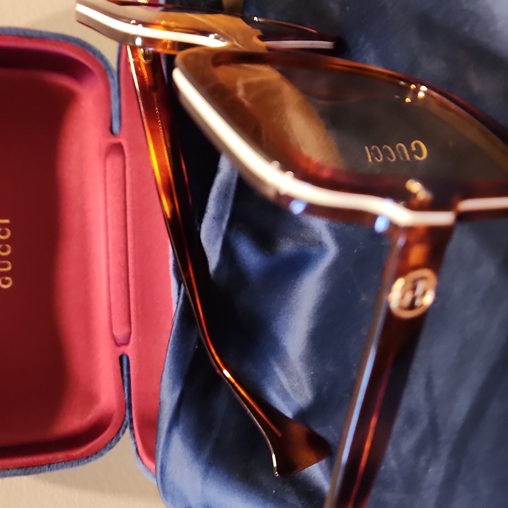 Auth‼️ GUCCI SUNGLASSES EUC - Picture 5 of 8